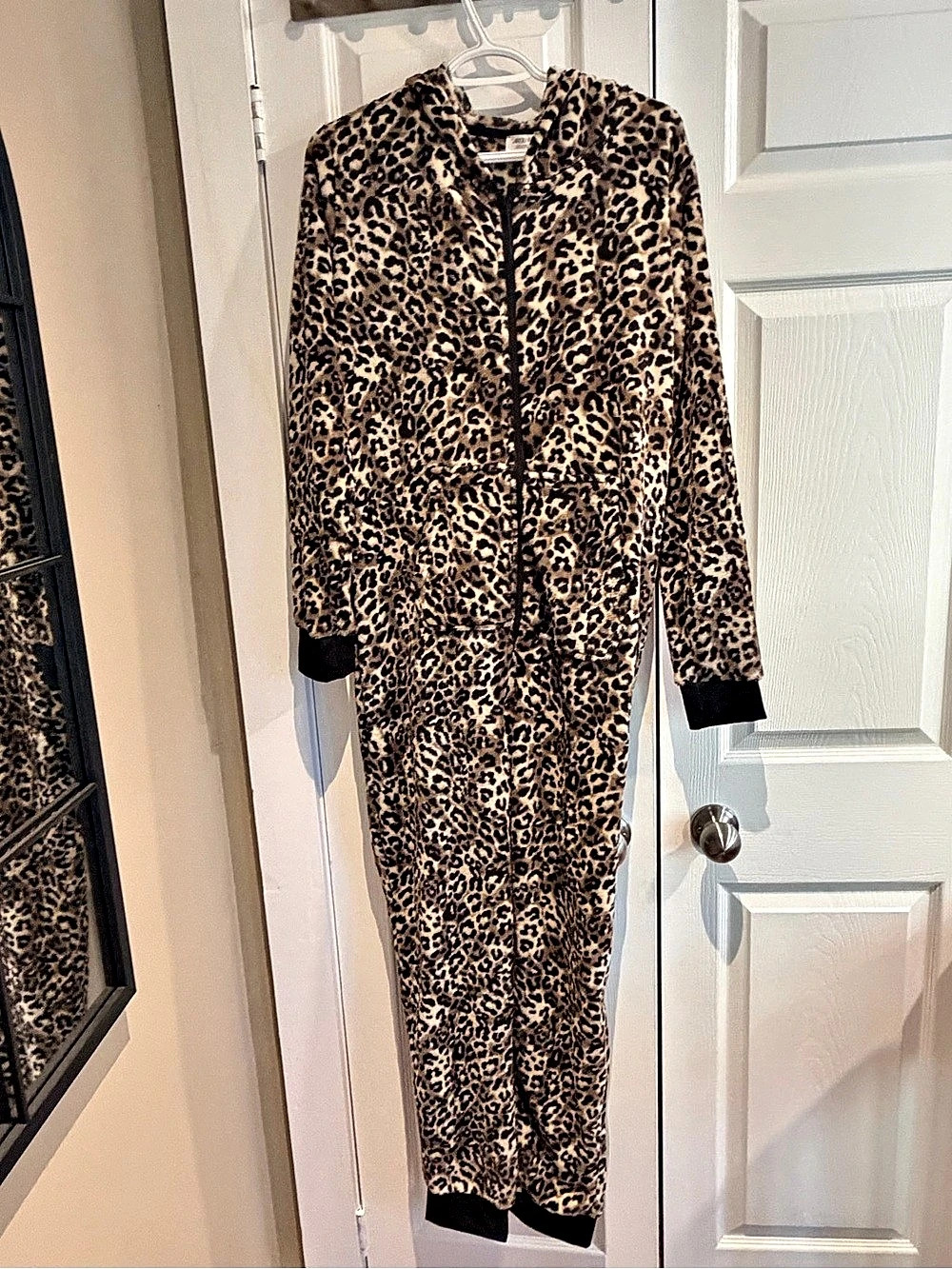 Ardene Leopard Print Pajama Jumpsuit Size Large NWT